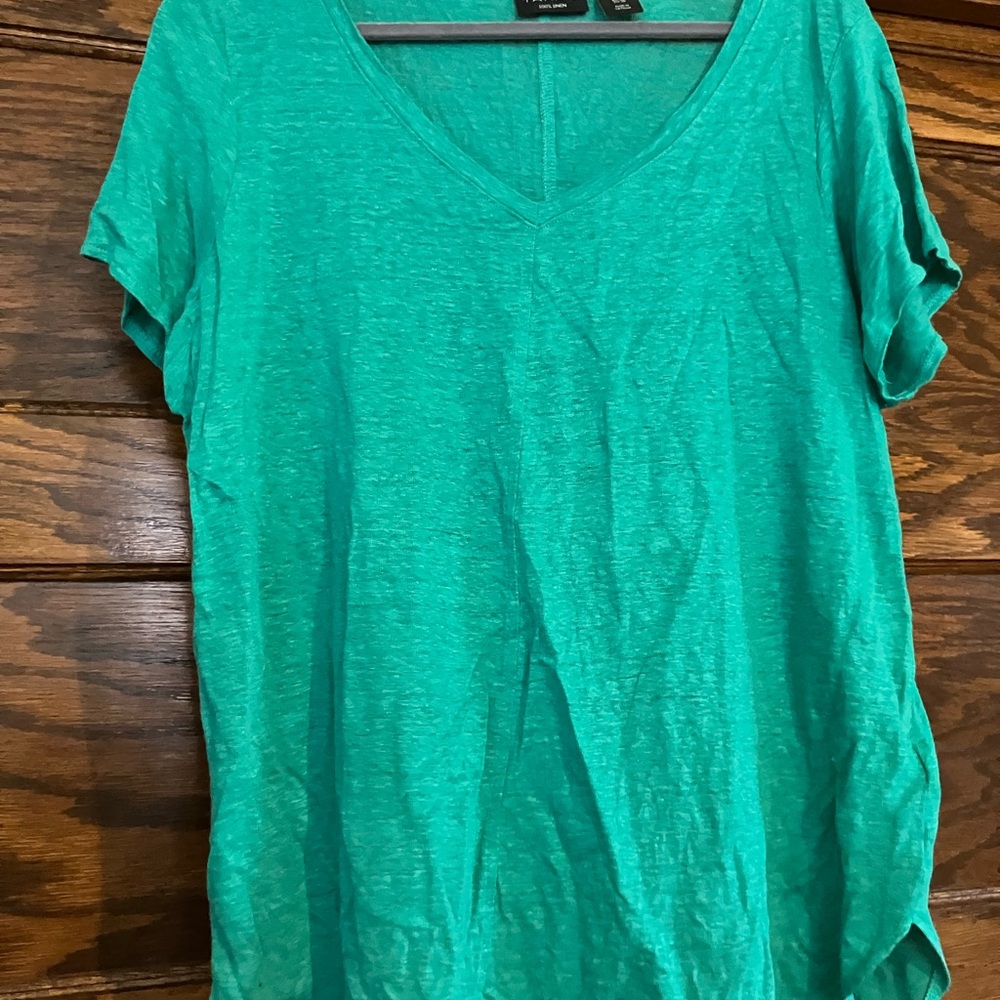 Tahari Green V-Neck Short Sleeve Tee